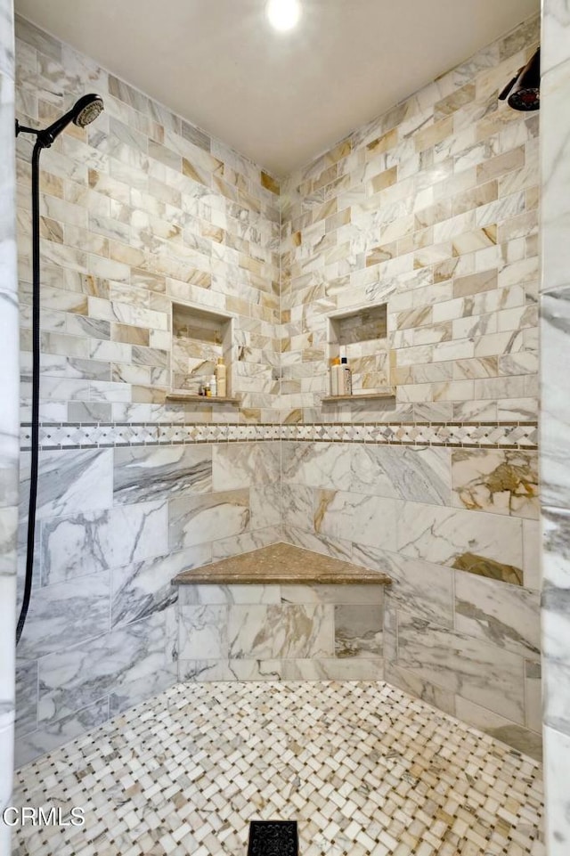 bathroom featuring tiled shower