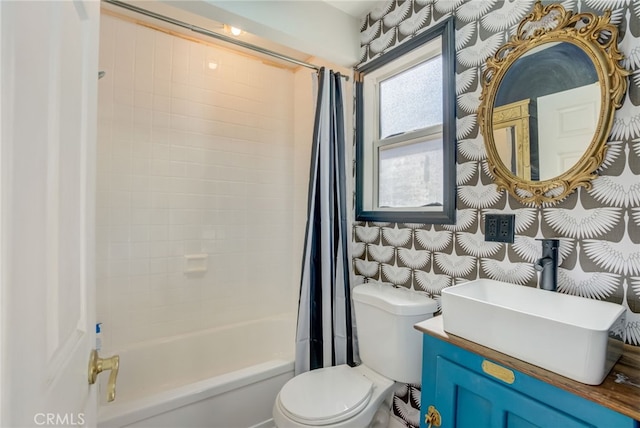 full bathroom featuring vanity, toilet, and shower / bath combo