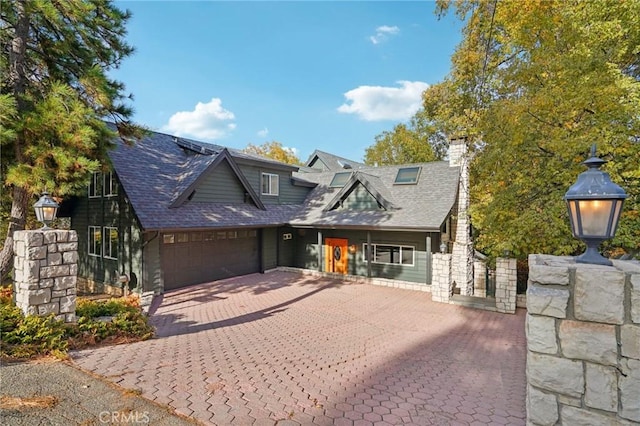 view of front facade with a garage