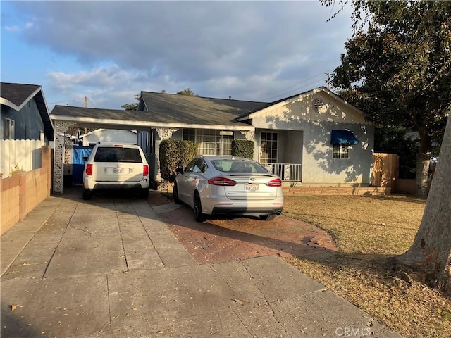 single story home with a carport