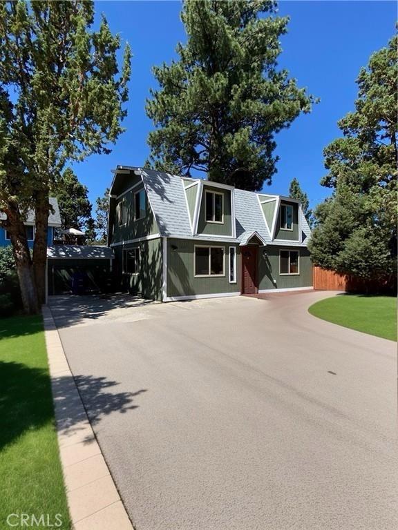 view of front of home with a front lawn