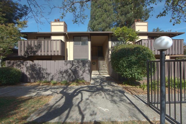 view of front of property