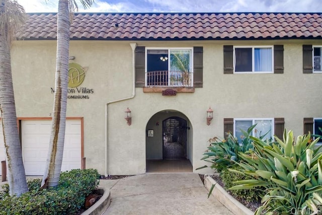 view of front of property featuring a tiled roof and stucco siding