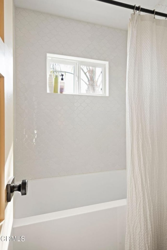 bathroom featuring shower / bath combo