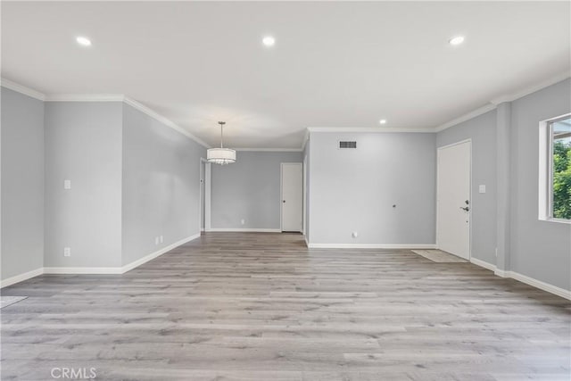 unfurnished living room featuring light wood finished floors, visible vents, recessed lighting, and baseboards