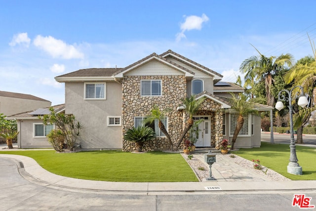 view of front of home featuring a front lawn