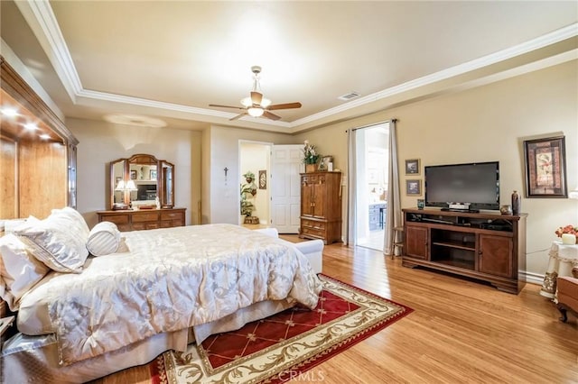 bedroom with crown molding, hardwood / wood-style flooring, and ceiling fan