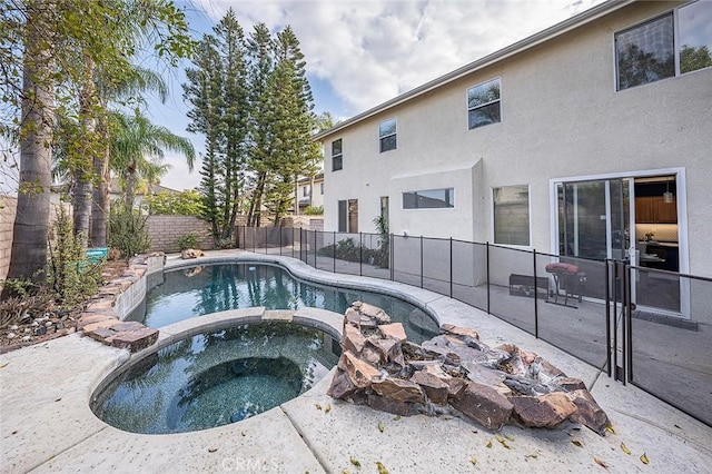 view of pool featuring an in ground hot tub and a fire pit