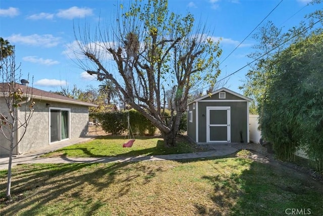 view of yard with a shed