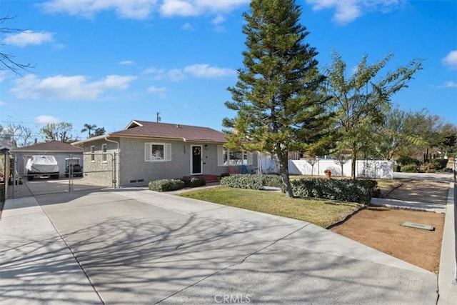 view of front of house featuring a front yard