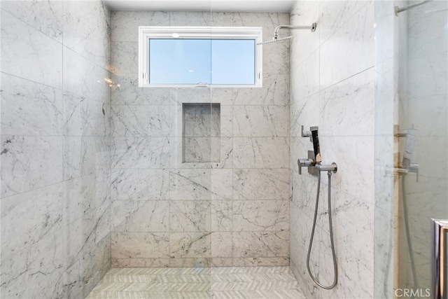 bathroom featuring a tile shower