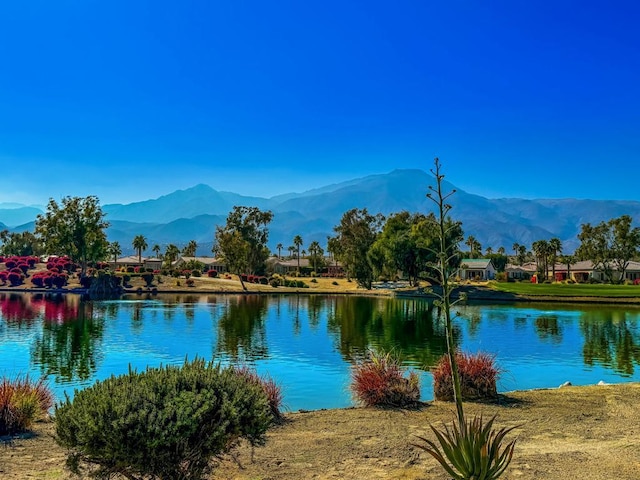 water view featuring a mountain view