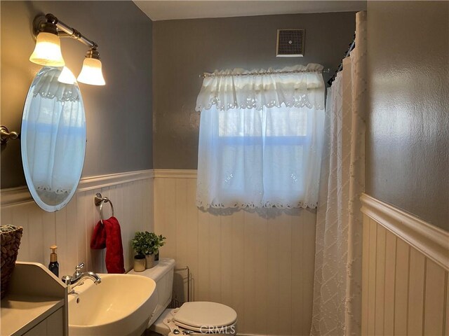 bathroom featuring sink and toilet