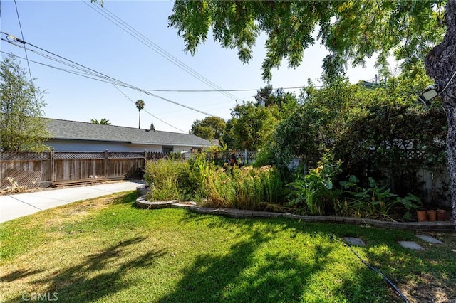 view of yard featuring fence