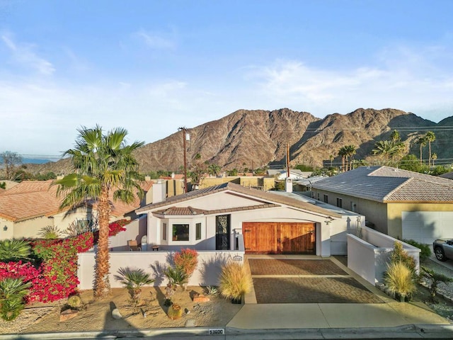 view of front of house featuring a mountain view