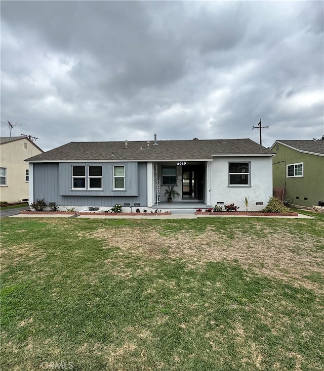 single story home featuring a shingled roof, crawl space, and a front yard