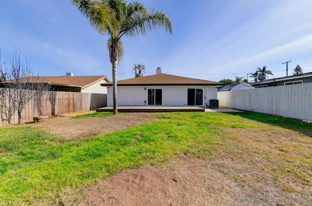 back of house featuring a yard