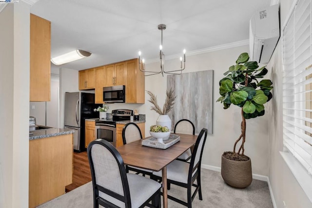 dining area with a notable chandelier, ornamental molding, and sink