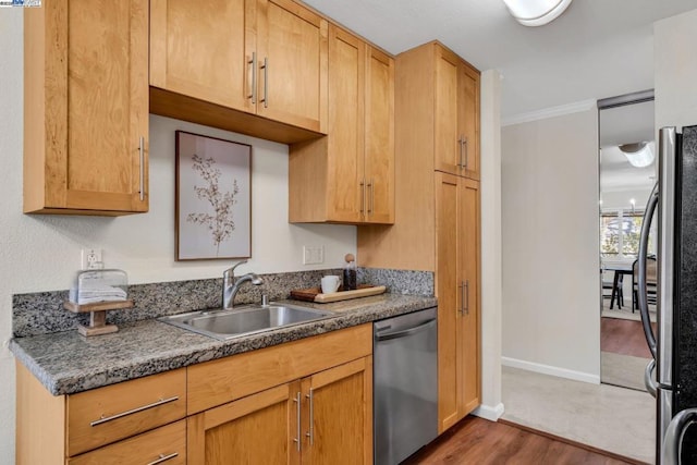 kitchen featuring sink, dark wood-type flooring, ornamental molding, and appliances with stainless steel finishes