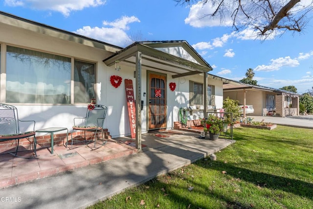 view of front of property with a patio area and a front yard