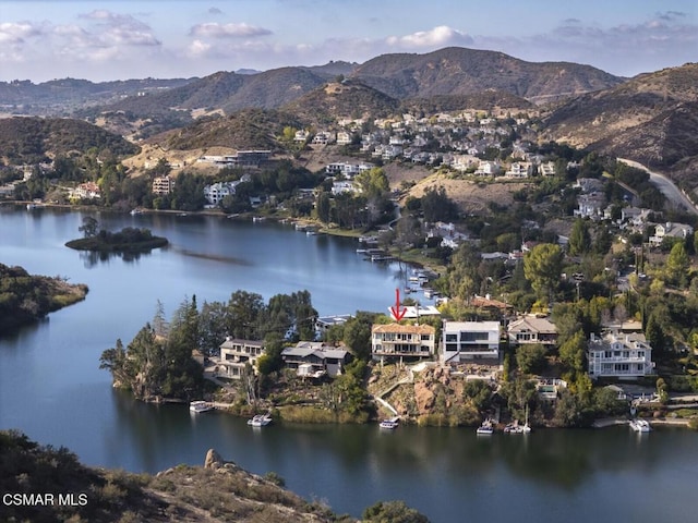 water view featuring a mountain view