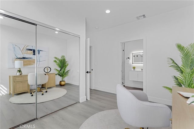 office with baseboards, wood finished floors, visible vents, and recessed lighting