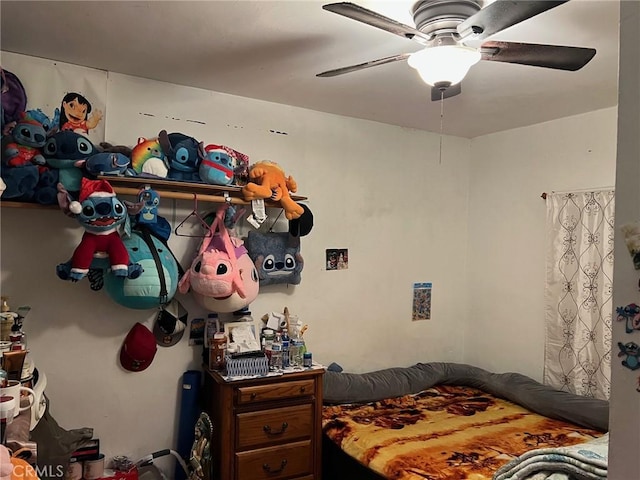 bedroom featuring ceiling fan