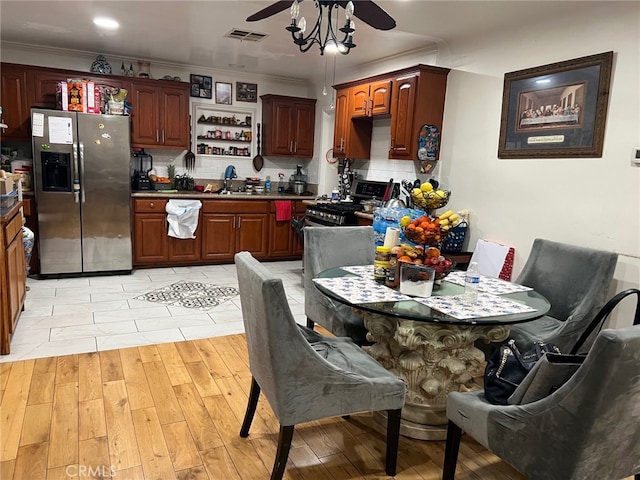 kitchen with visible vents, stainless steel appliances, a ceiling fan, tasteful backsplash, and light wood-style floors