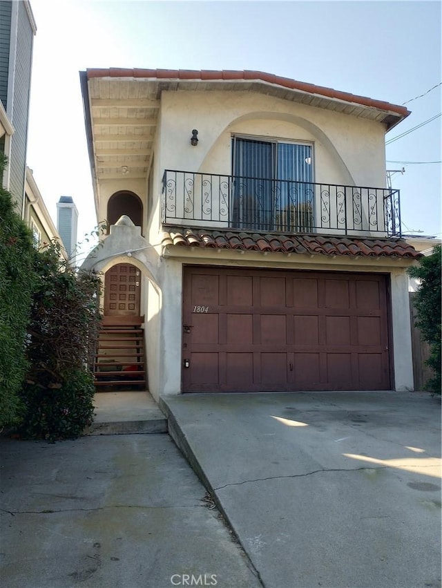 view of front facade with a garage and a balcony