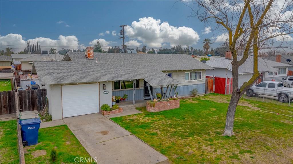 single story home featuring a garage and a front yard