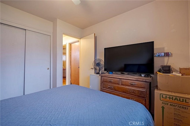 bedroom featuring ceiling fan and a closet