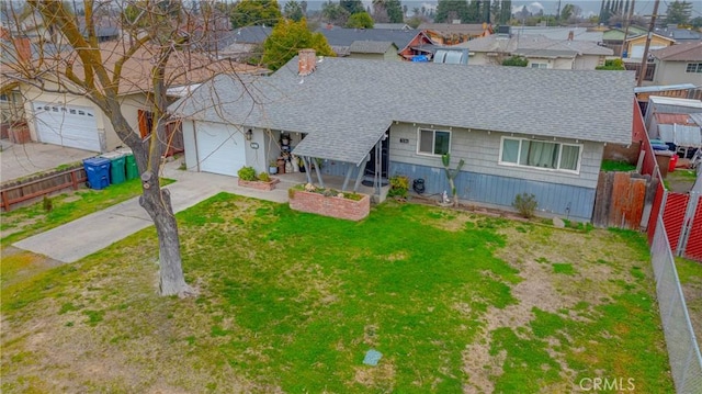 view of front of house featuring a front lawn