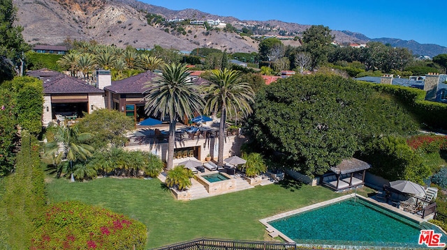 bird's eye view with a mountain view