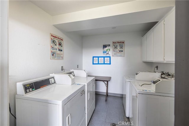 washroom featuring washing machine and clothes dryer