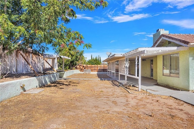 view of yard featuring a pergola and a patio area