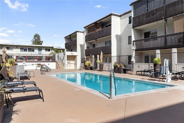 view of swimming pool featuring a patio