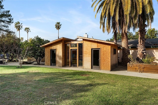 back of house featuring a yard