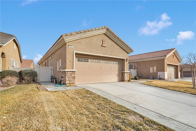 view of front facade with a garage and a front yard