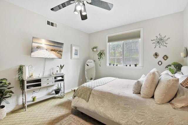 bedroom with ceiling fan