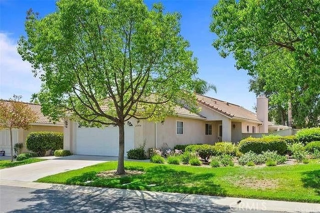 view of front of house featuring a garage and a front yard