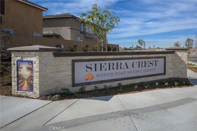 view of community / neighborhood sign