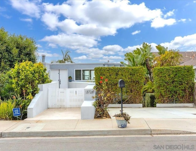 view of front of property