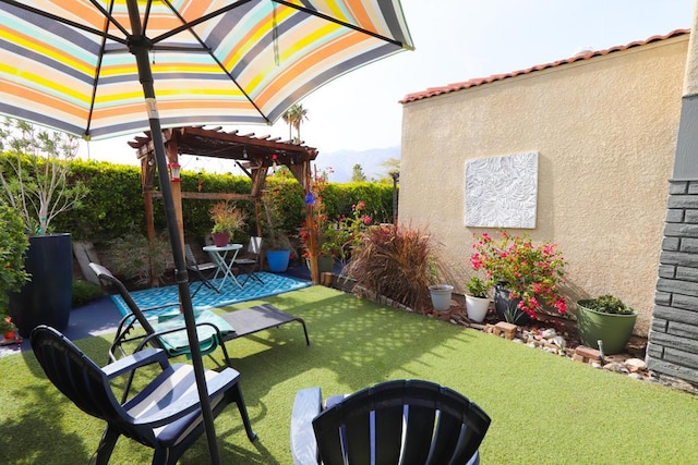 view of yard with a pergola