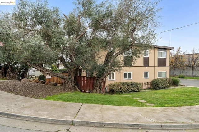 view of front of house with a front lawn