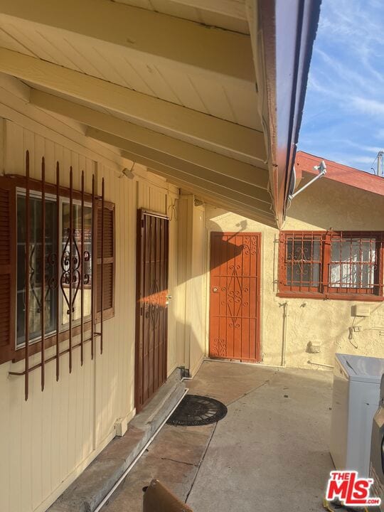 view of patio / terrace featuring washer / dryer