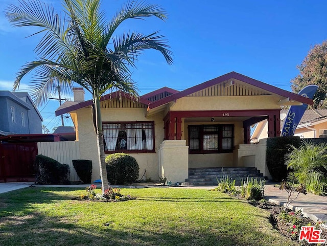 view of front of house featuring a front yard