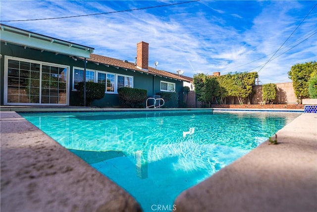 view of swimming pool