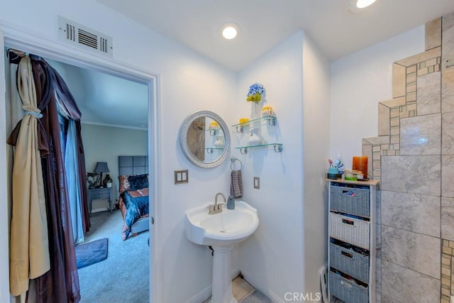 bathroom featuring crown molding