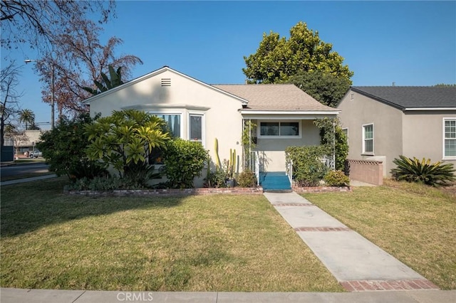 view of front of house featuring a front yard