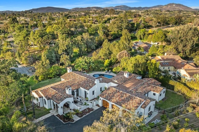 bird's eye view with a mountain view